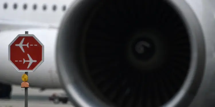 Avión de Delta realiza aterrizaje de emergencia en Portugal por humo