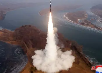 Corea del Norte lanza misiles tras ejercicios de EE.UU., Seúl y Tokio