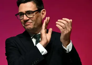 Burnham plantea posible regreso del Reino Unido a la UE