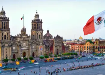 Economía mexicana recupera impulso en julio con crecimiento del 0.8%