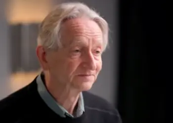 Geoffrey Hinton advierte sobre el riesgo de extinción por IA