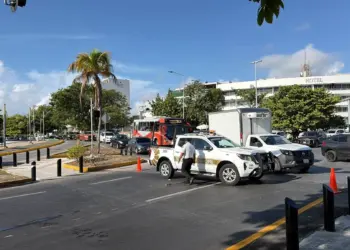 Madres buscadoras bloquean acceso a la Zona Hotelera de Cancún