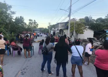 Tras diálogo con Cristina Torres, padres de familia levantan bloqueo carretero en Chumpón