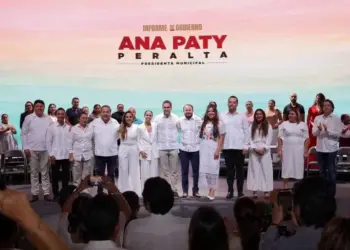Morena muestra unidad en Quintana Roo durante informe