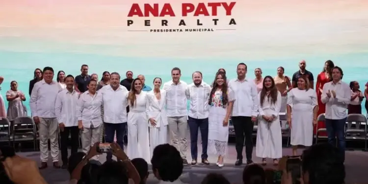Morena muestra unidad en Quintana Roo durante informe