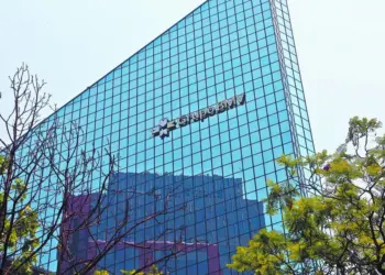 Bolsa mexicana cierra con ganancias y acciones de Megacable destacan
