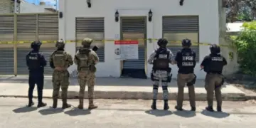 Seis cateos en Quintana Roo dejan cinco detenidos, una granada y droga asegurada
