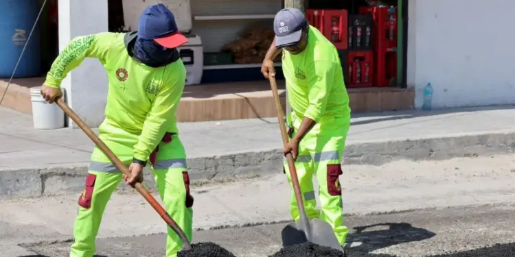 Cancun refuerza mantenimiento vial y desazolve ante temporada de lluvias