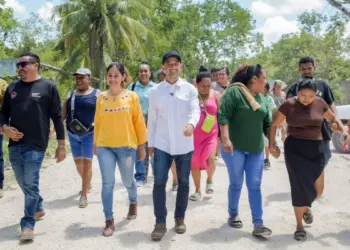 Fortalece Pablo Gutierrez trabajo territorial llevan material y maquinaria para mejorar vialidades en colonias de Cancun