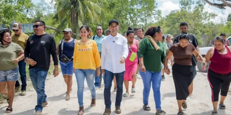 Fortalece Pablo Gutierrez trabajo territorial llevan material y maquinaria para mejorar vialidades en colonias de Cancun