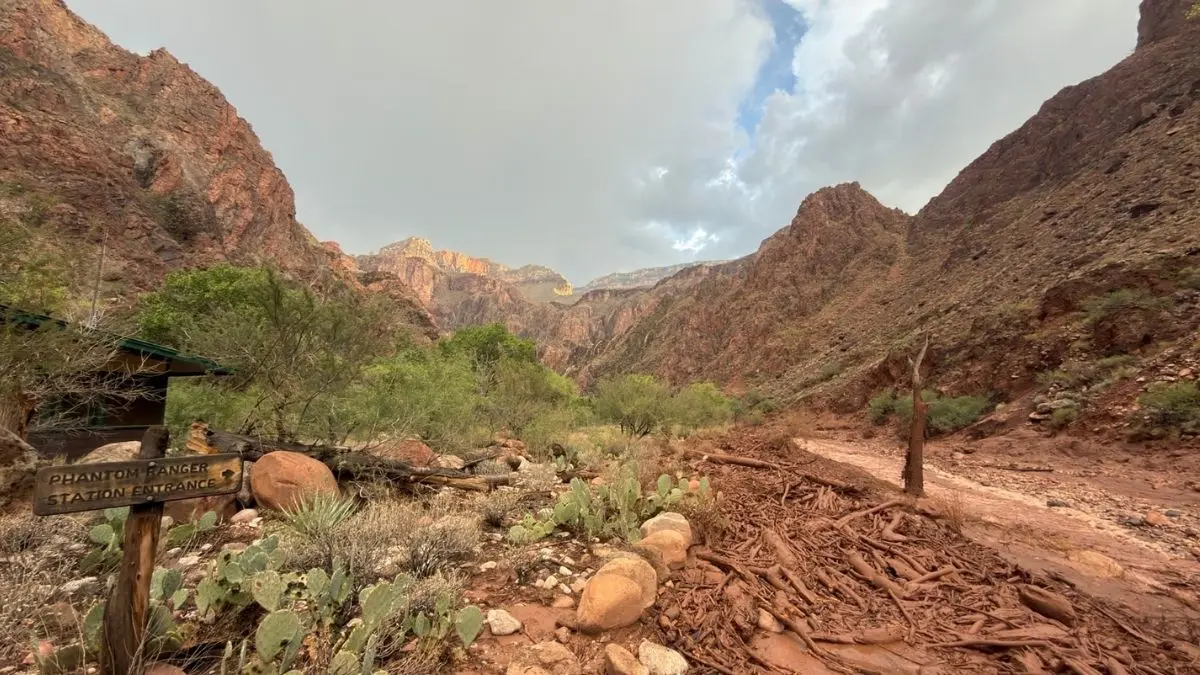 Inundacion arrastra rocas y escombros en el Gran Cañon