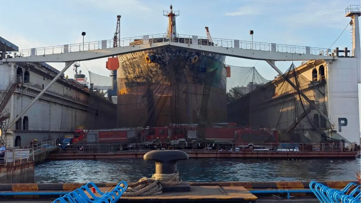 Investigan las causas del incendio en buque Ocean Melody
