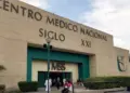 Muere adulto mayor tras caer del cuarto piso del Hospital Siglo XXI