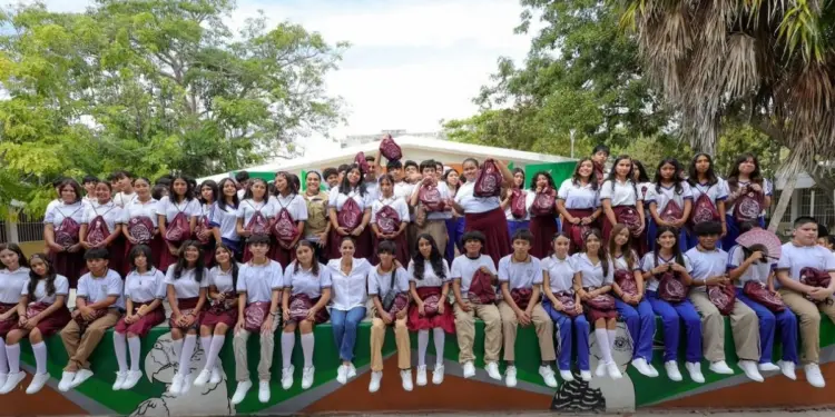 Pasos para la Transformacion alcanza 43 de avance en entrega de tenis escolares