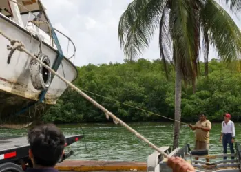 Retiran 14 embarcaciones abandonadas del Sistema Lagunar Nichupte en Cancun