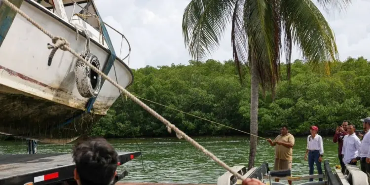 Retiran 14 embarcaciones abandonadas del Sistema Lagunar Nichupte en Cancun