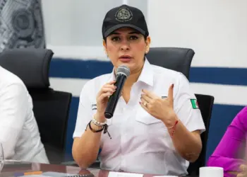 Estefanía Mercado, presidenta municipal de Playa del Carmen, en reunión sobre las finanzas del Ayuntamiento