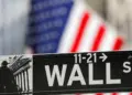 Wall Street sube moderadamente tras caída en petróleo
