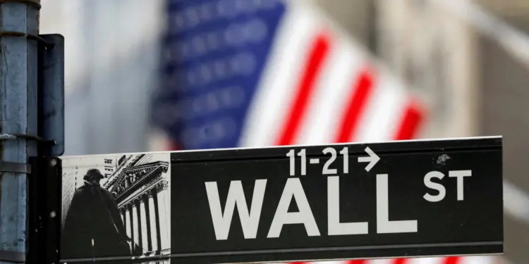 Wall Street sube moderadamente tras caída en petróleo