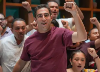 Gino Segura gana en encuesta y será coordinador en Quintana Roo