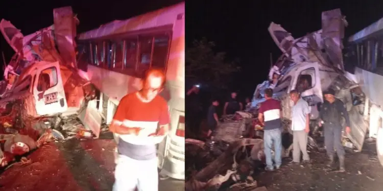 Choca autobús que regresaba del evento de Sheinbaum en Tepic; hay cuatro muertos y 20 heridos