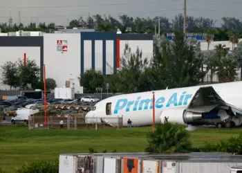 Reportan al menos cinco muertos por accidente de avión de Amazon en Miami