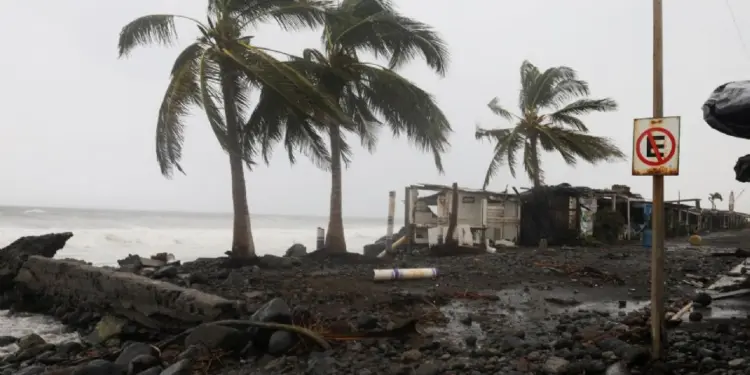 El huracán “Polo” se intensifica y vuelve a categoría 5; provocará fuertes lluvias en seis estados