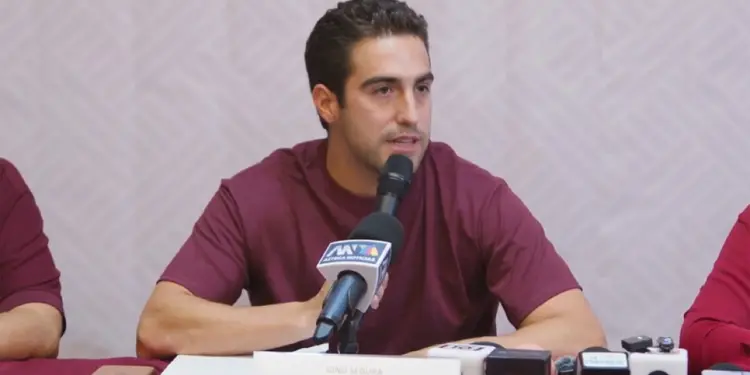 Gino Segura en conferencia de prensa en Chetumal como coordinador de Morena en Quintana Roo