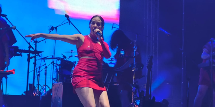 Playa del Carmen reúne a más de 35 mil personas en el Grito; Ximena Sariñana y Sin Bandera cierran la noche