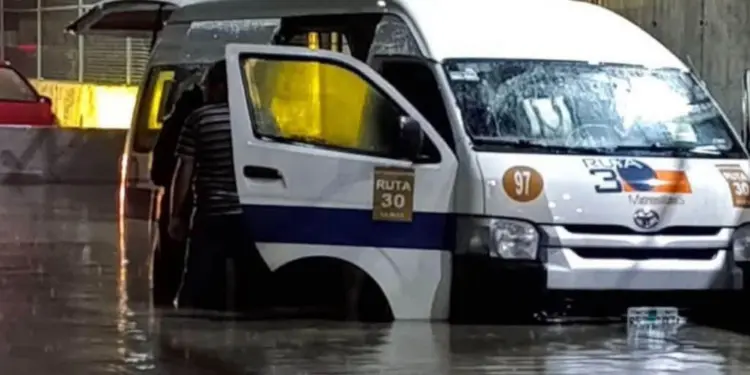 Mueren 6 por presunta fuga de gas en unidad de transporte en Tultitlán, Edomex