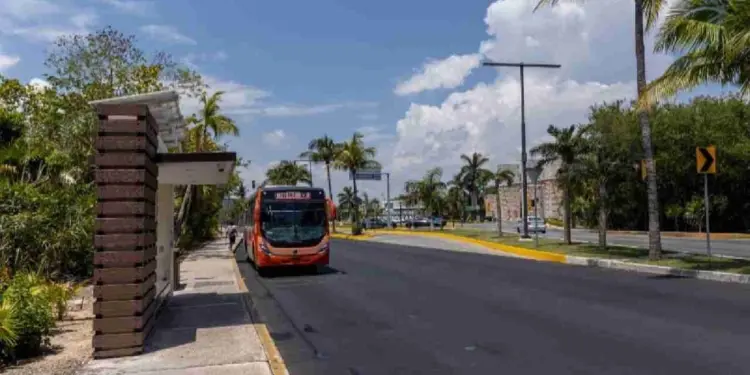 Bulevar Kukulcán en la zona hotelera de Cancún donde se instalaron cámaras y botones de pánico