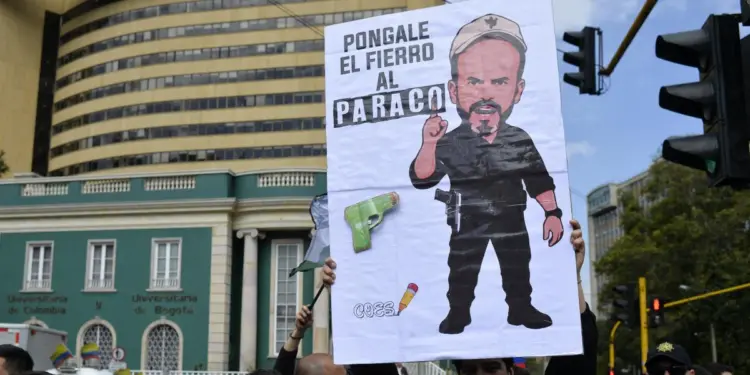 Miles protestan en Colombia contra el gobierno de De la Espriella