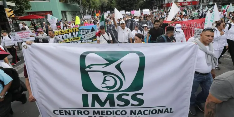 IMSS y sindicato perfilan acuerdo con aumento salarial de 7 a 8%