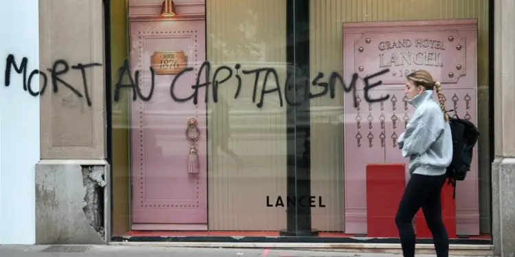 Francia atribuye a la ultraizquierda los disturbios del fin de semana
