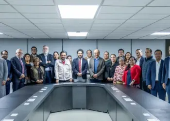 Sindicato del IMSS aprueba aumento salarial del 8%