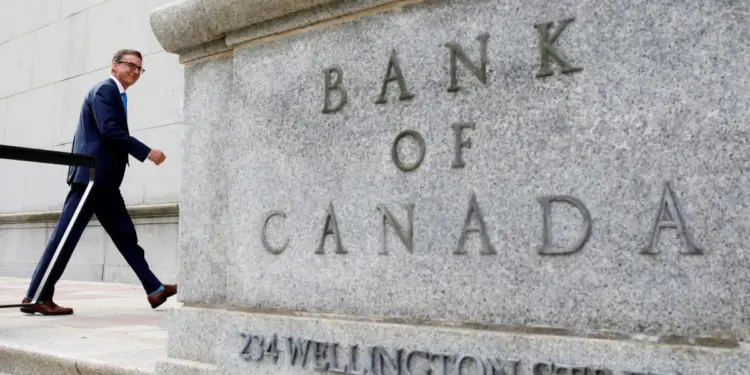 Banco de Canadá sube su tasa de interés a 2.5%