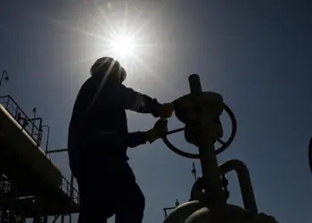 Precios del petróleo bajan tras diálogo entre EE. UU. e Irán