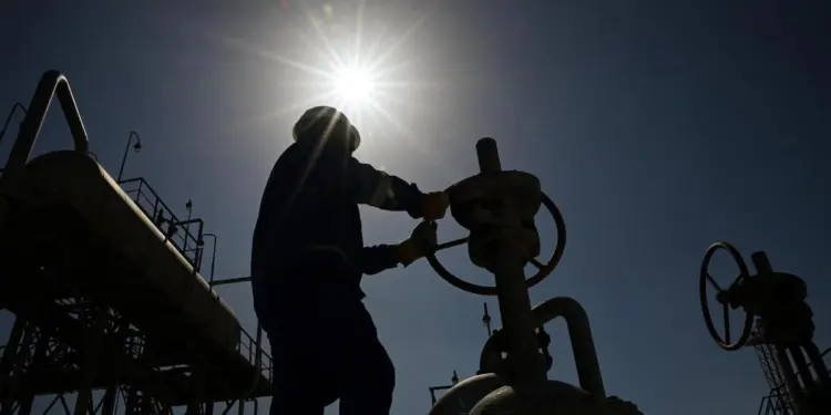 Precios del petróleo bajan tras diálogo entre EE. UU. e Irán