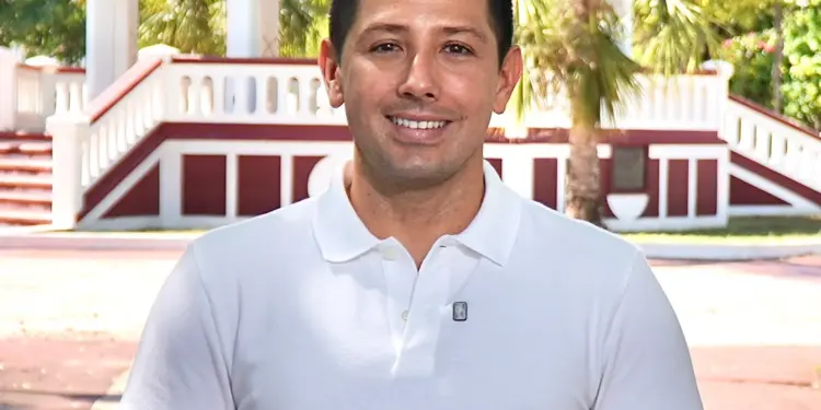 Renán Sánchez Tajonar deja la dirigencia del Partido Verde en Quintana Roo