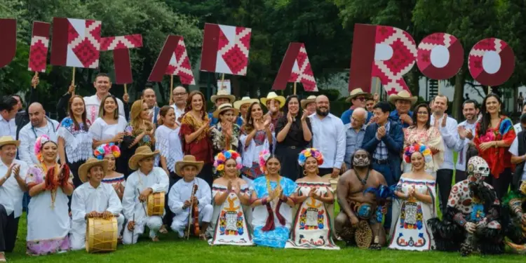 Quintana Roo comparte su cultura maya en Los Pinos