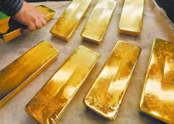 El precio del oro cae a mínimos de más de dos semanas
