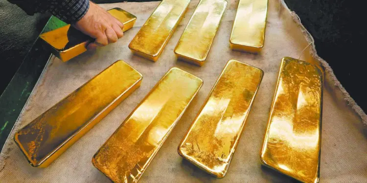 El precio del oro cae a mínimos de más de dos semanas