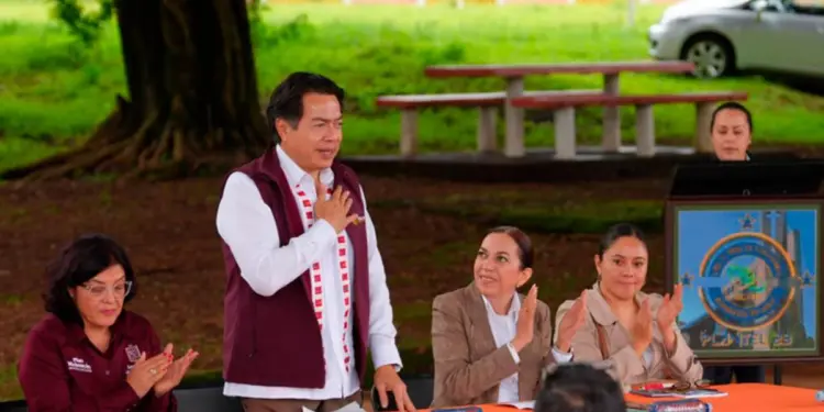 Mario Delgado lidera asambleas en Michoacán sobre regulación digital