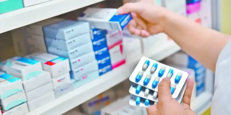 Detectan venta ilegal de medicamentos en Mercado Libre y Facebook