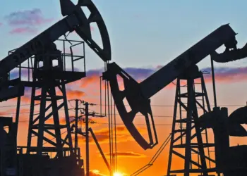 Precios del petróleo muestran resultados mixtos por tensiones en Oriente Medio