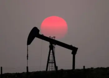 Precios del petróleo caen por conversaciones de paz