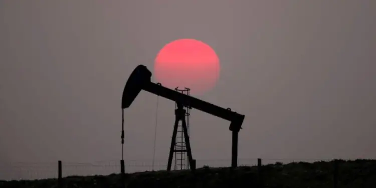 Precios del petróleo caen por conversaciones de paz