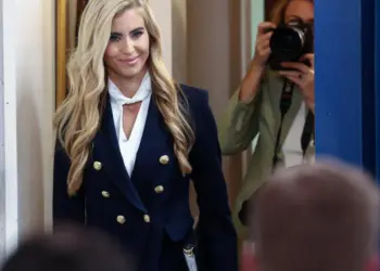 Katie Zacharia renuncia como portavoz de la Casa Blanca