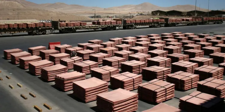 El cobre alcanza su nivel más bajo en cinco semanas por aumento de existencias