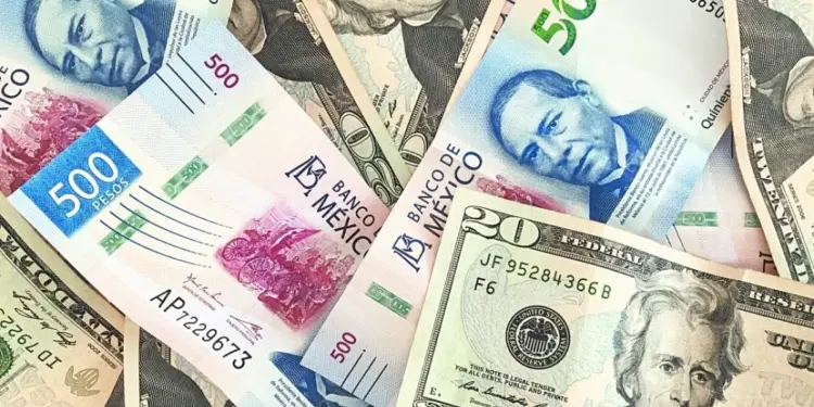 El peso mexicano se deprecia ante el dólar por tensión en Oriente Medio